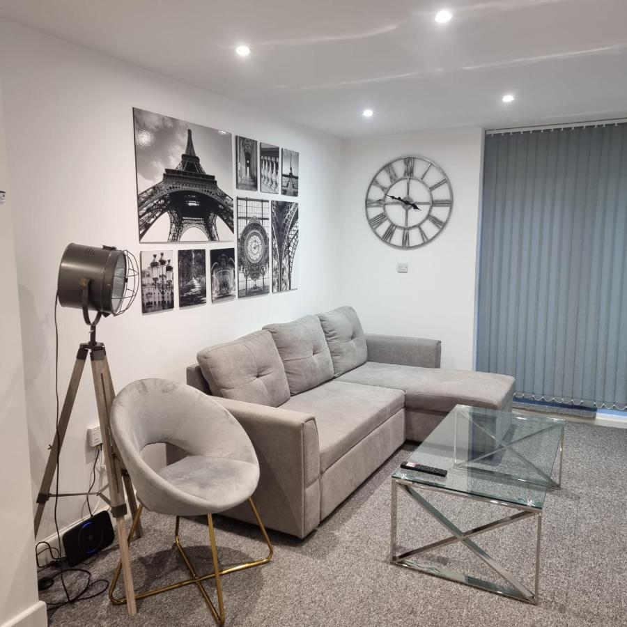 Classic 2 Bed Apartment In Oldkent Road لندن المظهر الخارجي الصورة