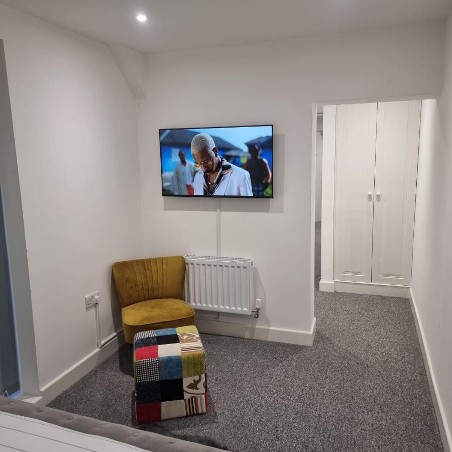 Classic 2 Bed Apartment In Oldkent Road لندن المظهر الخارجي الصورة