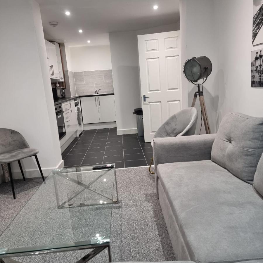 Classic 2 Bed Apartment In Oldkent Road لندن المظهر الخارجي الصورة