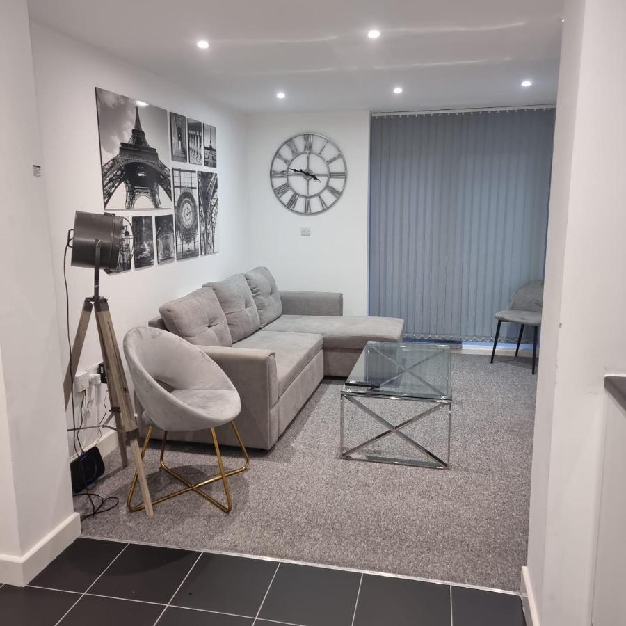 Classic 2 Bed Apartment In Oldkent Road لندن المظهر الخارجي الصورة