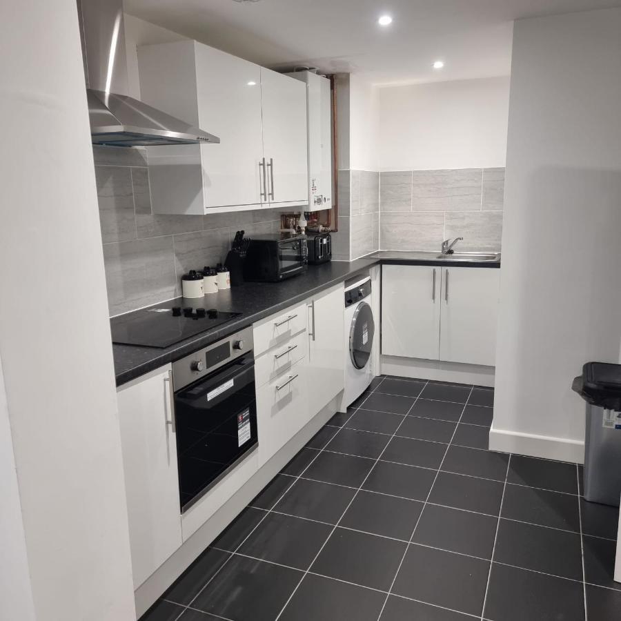 Classic 2 Bed Apartment In Oldkent Road لندن المظهر الخارجي الصورة