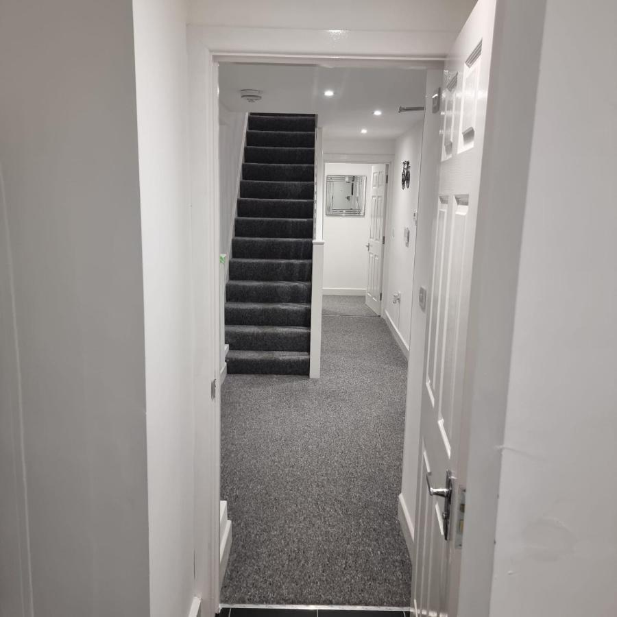 Classic 2 Bed Apartment In Oldkent Road لندن المظهر الخارجي الصورة