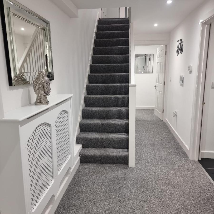 Classic 2 Bed Apartment In Oldkent Road لندن المظهر الخارجي الصورة