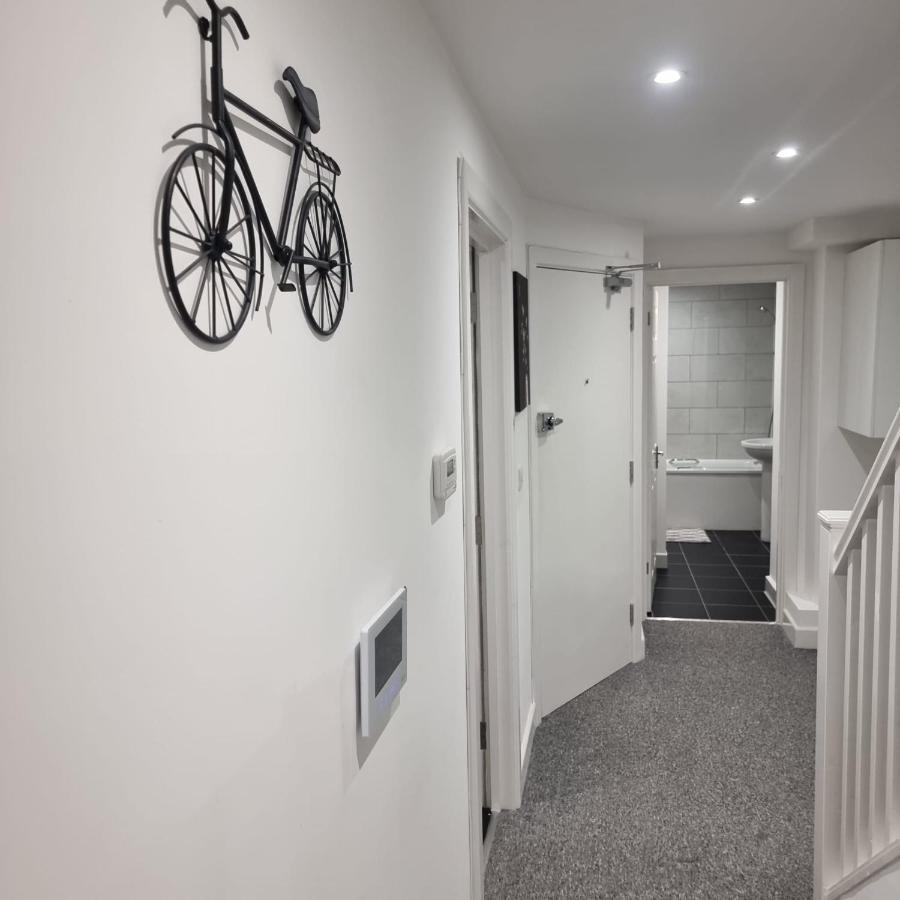 Classic 2 Bed Apartment In Oldkent Road لندن المظهر الخارجي الصورة