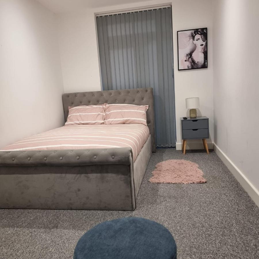 Classic 2 Bed Apartment In Oldkent Road لندن المظهر الخارجي الصورة