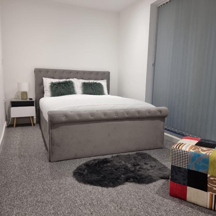 Classic 2 Bed Apartment In Oldkent Road لندن المظهر الخارجي الصورة